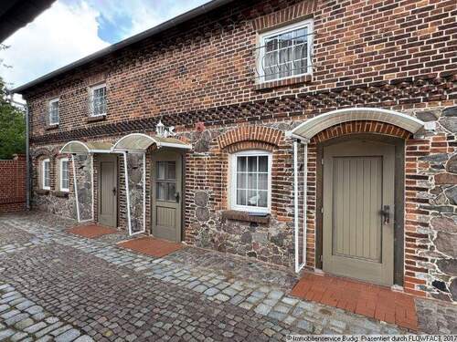 Pensionsgebäude - Einfamilienhaus zum Kaufen in Ahrensfelde