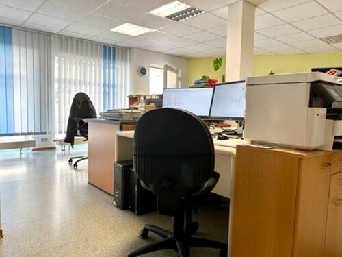 Büroraum - Gewerbeeinheit im gepflegten Wohn- und Geschäftshaus in Geyer!