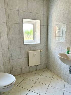 WC - Büro mit 80,00 m&sup2; in Geyer zur Miete