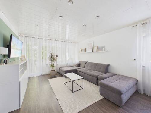 Wohnzimmer - Sanierte 3-Zimmer-Wohnung mit Balkon & moderner Wärmepumpe in Heilbronn-Böckingen
