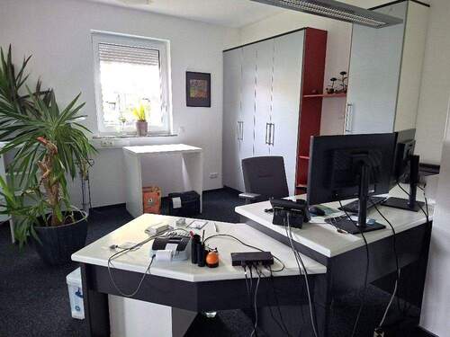 Büro EG - Mehrfamilienhaus, Wohnhaus in Hilders