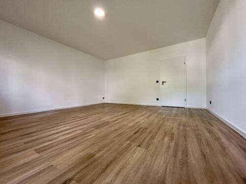 Wohnzimmer - Etagenwohnung mit 108,00 m&sup2; in Erlangen zum Kaufen