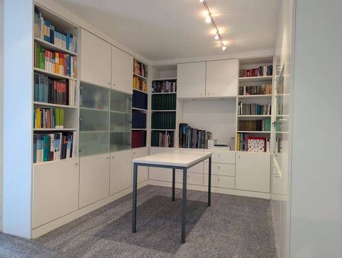 Bibliothek im UG - 