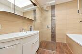 Bad Dusche und Wanne - 