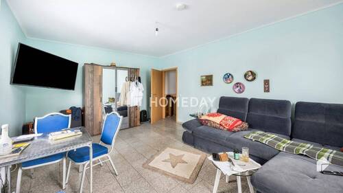 Wohnzimmer 2 - 1 Zimmer Etagenwohnung in Saarbrücken