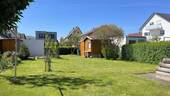 Der Garten bietet ausreichend Platz für Entspannung, Spiel und gemeinsames Beisammensein - 