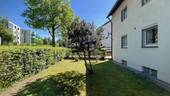 Einladender Vorgarten mit dichter Hecke - 