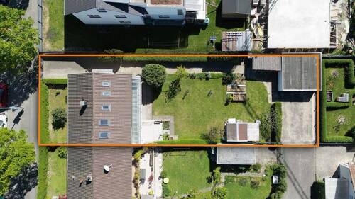 Vogelperspektive auf das ca. 614 m² große Grundstück - 4 Zimmer Mehrfamilienhaus, Wohnhaus zum Kaufen in Freiburg i. Br. / Haslach