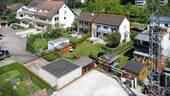 Blick auf das Grundstück mit großem Garten - 4 Zimmer Mehrfamilienhaus, Wohnhaus in Freiburg i. Br. / Haslach