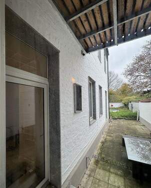 BLICK IN DEN GARTEN - 