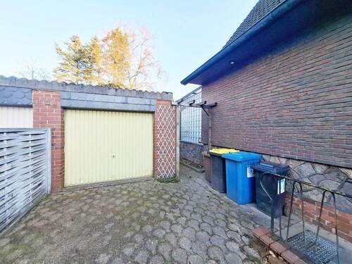 Blick auf die Garage - 