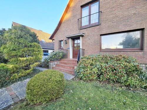 Blick auf den Eingang - 3 Zimmer Doppelhaushälfte zum Kaufen in Bargteheide