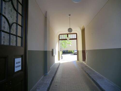 Hofeinfahrt - 3 Zimmer Etagenwohnung in Leipzig