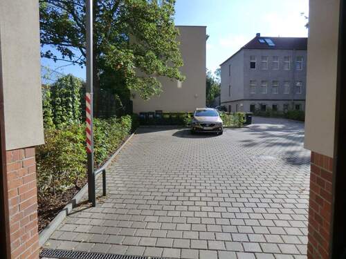 Stellplätze und Garagen - Etagenwohnung in Leipzig zum Kaufen