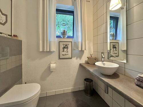 Gäste-WC mit Tageslicht - 