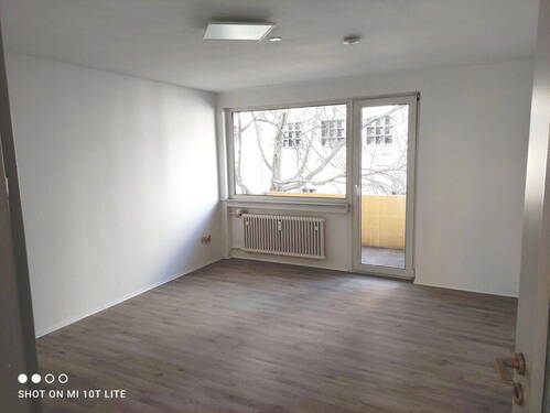 Wohnzimmer - Schöne helle 1-Zimmer Wohnung mit EBK und Balkon in Worms Zentrum