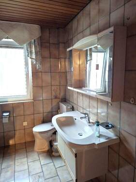 Älteres, jedoch sehr gepflegtes Bad mit .... - 