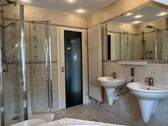 16 Badezimmer im DG - 