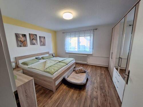Schlafzimmer EG - 6 Zimmer Mehrfamilienhaus, Wohnhaus zum Kaufen in Nürnberg