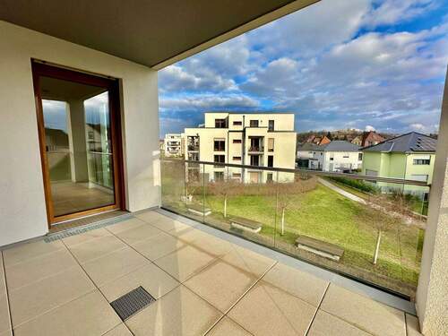 Überdachter Balkon mit seitlichem Seeblick - 