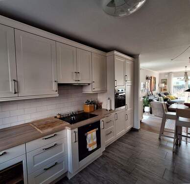 Küche -Blick in Wohnbereich - 