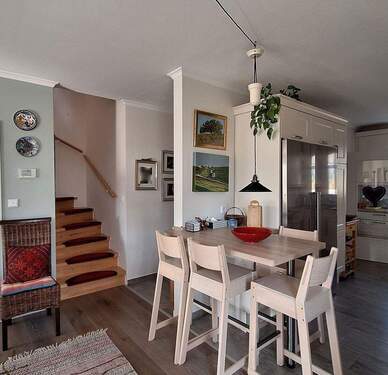 Küche - Theke - Treppenaufgang - 