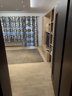 Wohnzimmer - Eingang - 3 Zimmer Etagenwohnung zum Kaufen in Augsburg