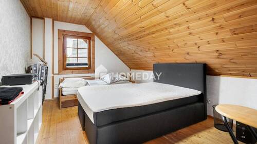 1. OG Schlafzimmer 1 - 