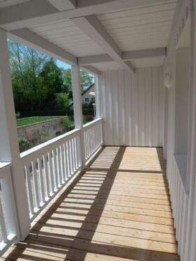 Loggia - Neuwertige, moderne Wohnung mit Einbauküche und geräumiger Loggia