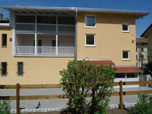 Hausansicht - 2 Zimmer Etagenwohnung zur Miete in Holzkirchen