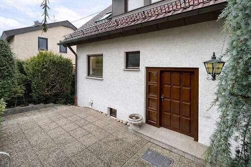 Entrance - 8 Zimmer Einfamilienhaus zur Miete in Stuttgart