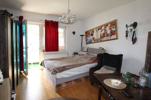Wohnzimmer - 2 Zimmer Etagenwohnung zum Kaufen in Hannover