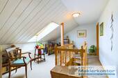 Flur mit Wohnbereich DG - 