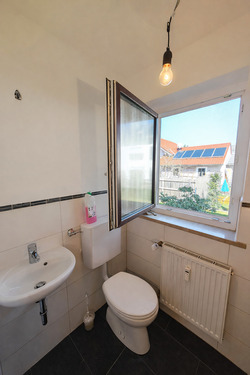 Das WC befindet sich in einem separaten Raum (EG) - 