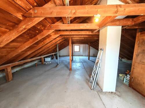 Das unausgebaute Dachgeschoss mit genug Platz - 