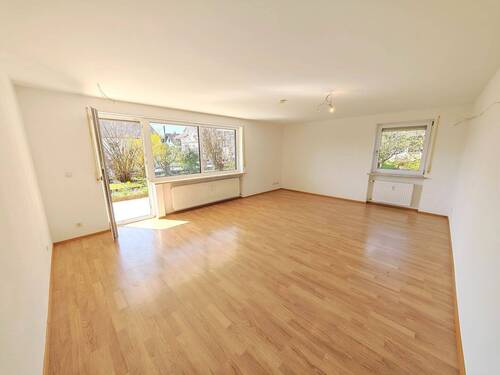 Das Wohnzimmer mit Zugang zur Terrasse (EG) - 