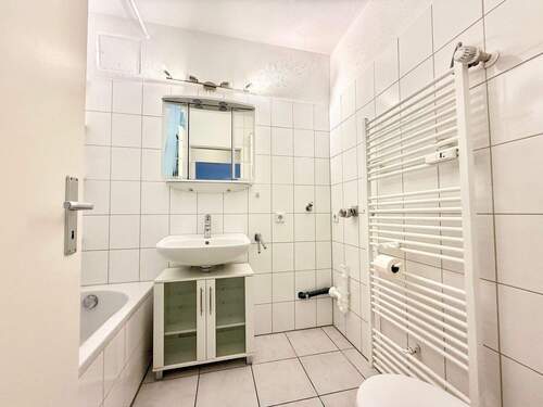 Tageslichtbad mit Badewanne ähnlich 1 - 