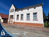 Hausansicht - ehemaliges Gemeindehaus in Lüderitz zu verkaufen