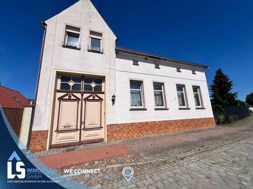 Hausansicht - 6 Zimmer Mehrfamilienhaus, Wohnhaus zum Kaufen in Lüderitz