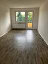 Wohnzimmer - 3 Zimmer Etagenwohnung zur Miete in Tützpatz