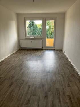 Wohnzimmer - 3 Zimmer Etagenwohnung zur Miete in Tützpatz