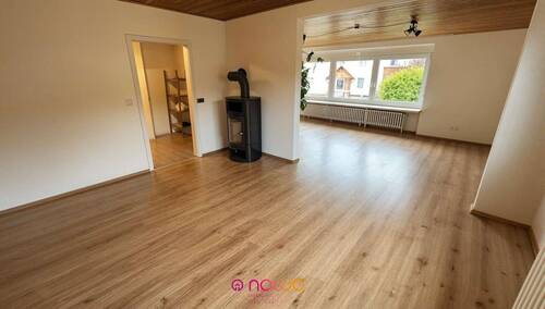 Essbereich und Wohnzimmer - (KI generiert) - 