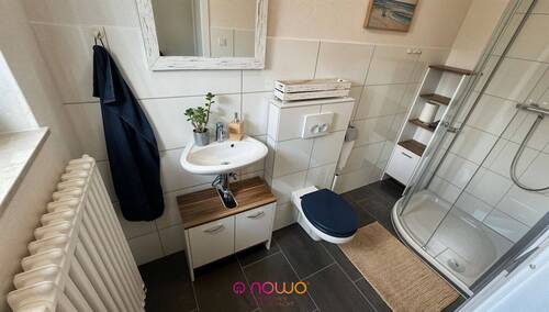 Gästebad mit Dusche - 