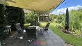 Terrasse im Garten - Charmante Doppelhaushälfte mit großem Garten, Kaminofen und Platz für die ganze Familie