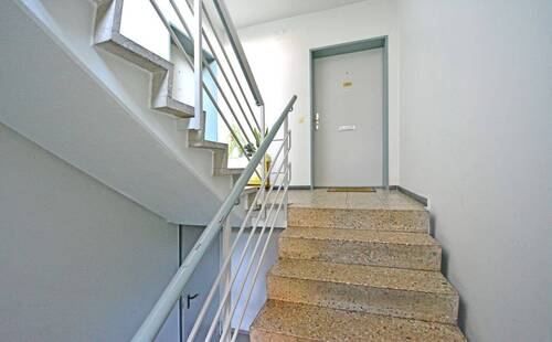 26-5544 Treppenhaus - 2 Zimmer Etagenwohnung zum Kaufen in Hamburg -Stellingen