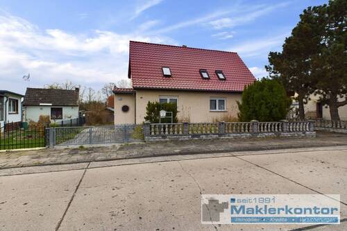 Fassade - Einfamilienhaus in ruhiger Lage mit Dachterrasse und Werkstatt