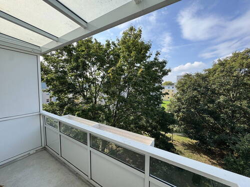 Überdachter Balkon - Bezugsfreie 3-Zimmer in Mitte 