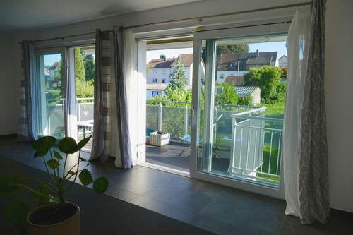 EBK Blick zum Balkon - 