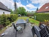 Blick auf 2 Terrassen im Garten - Alleinauftrag in Weststaaken: Gepflegte, verkehrsgünstige 5 Zimmer in ruhiger Seitenstraße. Kelleraußentreppe ! .