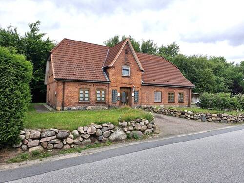 Hausansicht - 1 Zimmer Mehrfamilienhaus, Wohnhaus zum Kaufen in Alt Duvenstedt